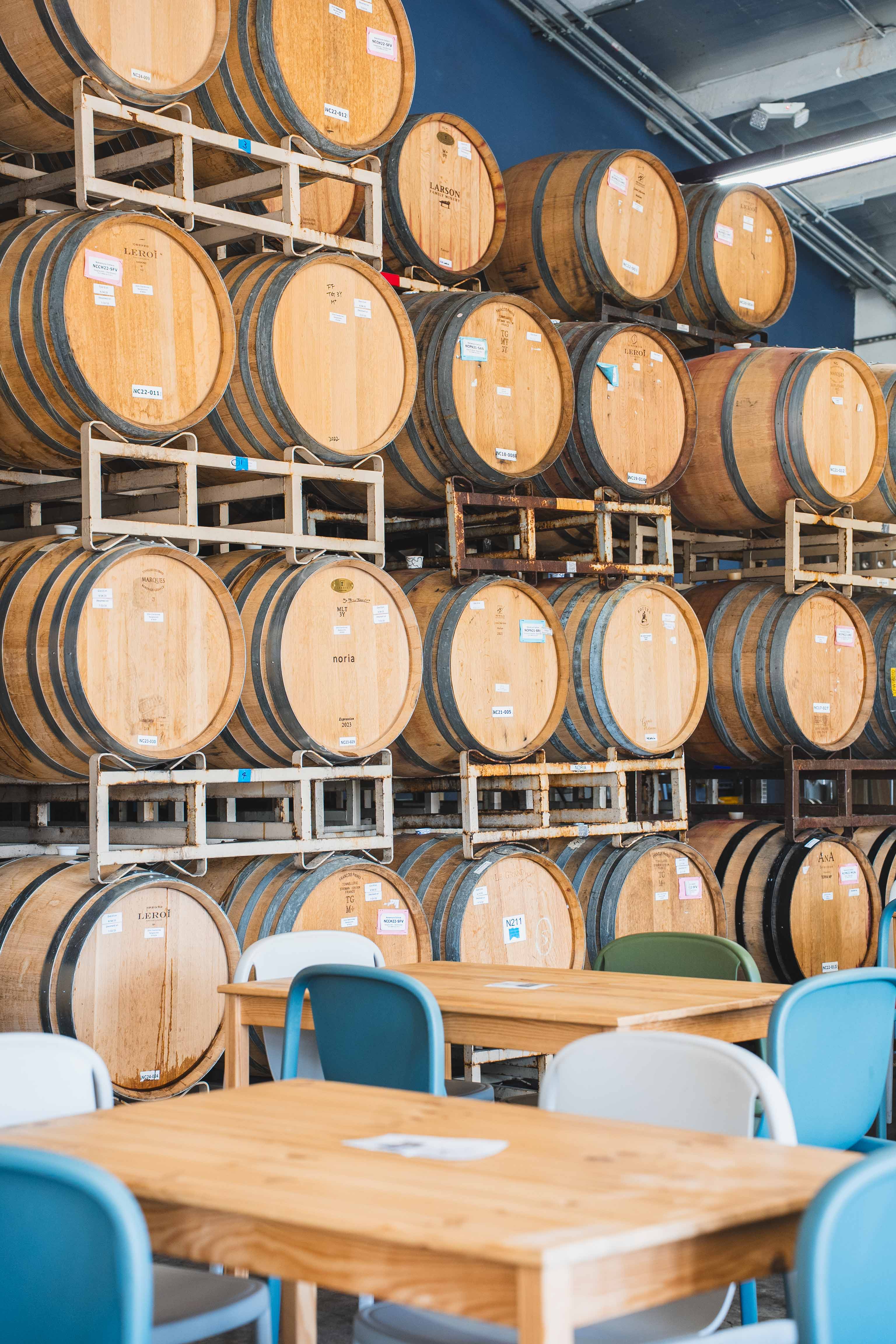 樽のあるNORIA Winesテイスティングルーム